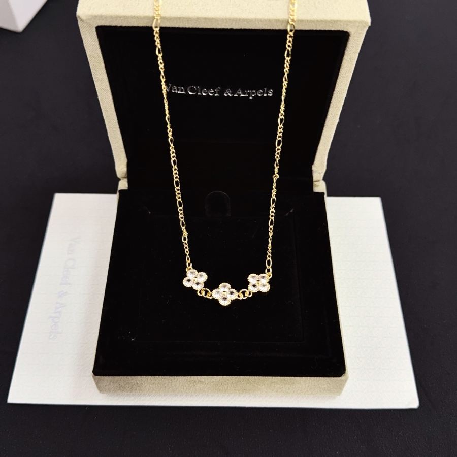 Van Cleef & Arpels Jewelry four-leaf clover necklace, classic style, multi-layered metal carving, — 1:1 Replica For Sale — photo 4