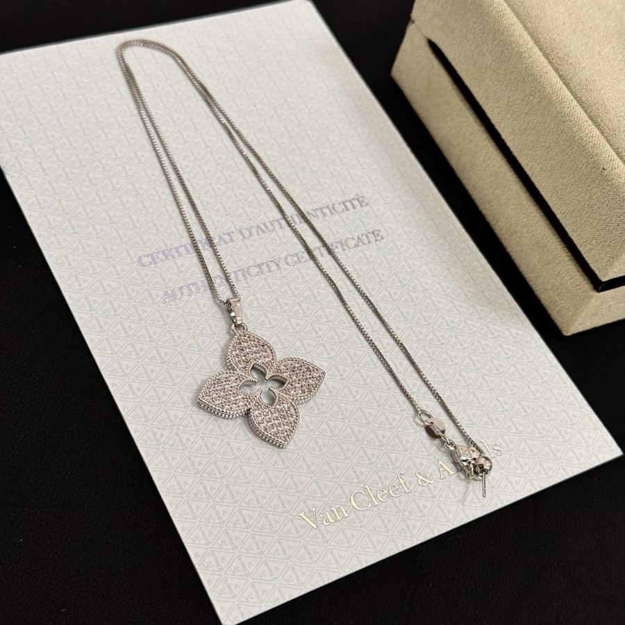 Van Cleef & Arpels Jewelry four-leaf clover necklace, classic style, multi-layered metal carving, — AAA Quality Replica — photo 9