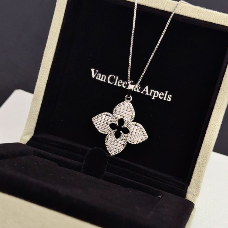 Van Cleef & Arpels Jewelry four-leaf clover necklace, classic style, multi-layered metal carving, — AAA Quality Replica — photo 7