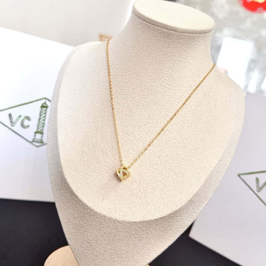 Van Cleef & Arpels Jewelry four-leaf clover necklace, classic style, multi-layered metal carving, — 1:1 Replica For Sale — photo 2