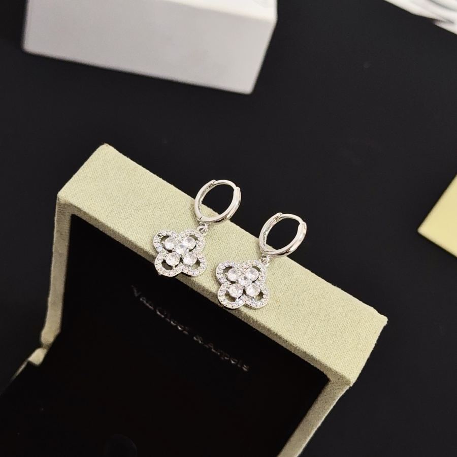 Van Cleef & Arpels Jewelry four-leaf clover earrings, classic, same style as official website, multi-layered — 1:1 Replica For Sale — photo 7