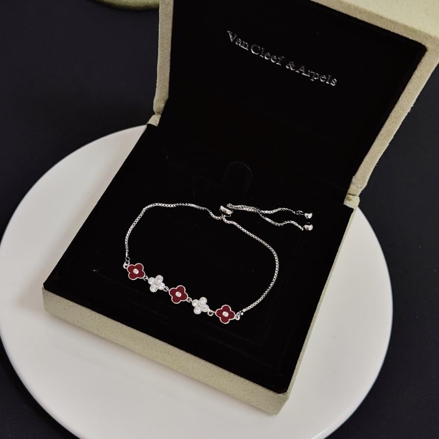 Van Cleef & Arpels Jewelry four-leaf clover bracelet, V gold level, diamond inlaid, three-dimensional — 1:1 Replica — photo 6