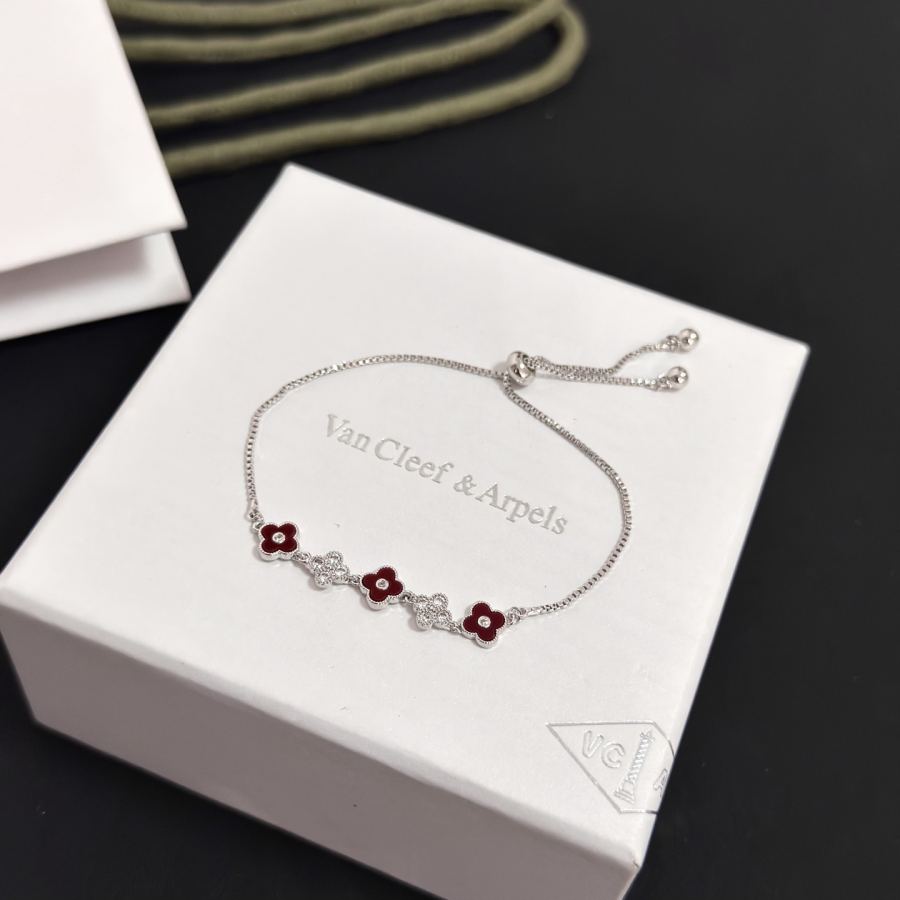 Van Cleef & Arpels Jewelry four-leaf clover bracelet, V gold level, diamond inlaid, three-dimensional — 1:1 Replica — photo 2