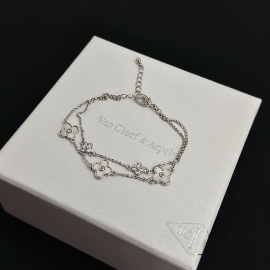Van Cleef & Arpels Jewelry four-leaf clover bracelet, V gold level, diamond inlaid, multi-layered — AAA Quality Replica — photo 6
