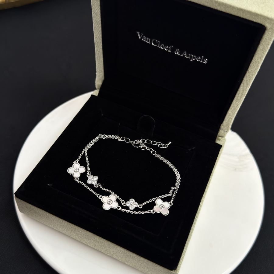 Van Cleef & Arpels Jewelry four-leaf clover bracelet, V gold level, diamond inlaid, multi-layered — AAA Quality Replica — photo 4