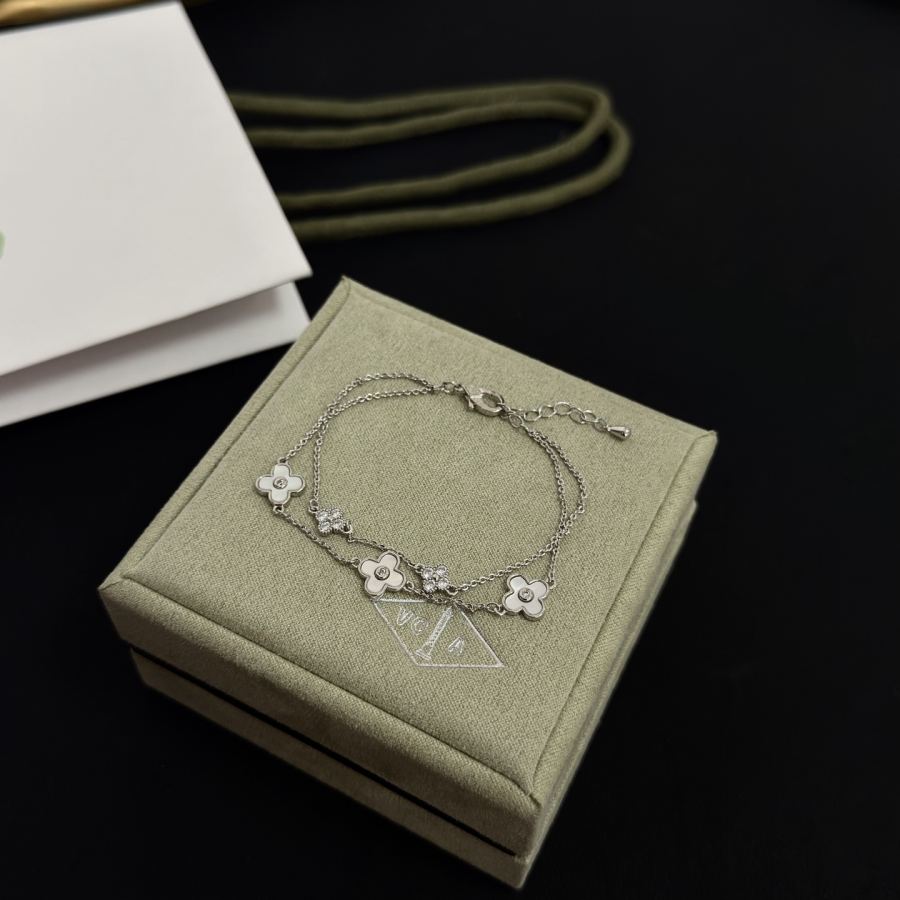 Van Cleef & Arpels Jewelry four-leaf clover bracelet, V gold level, diamond inlaid, multi-layered — AAA Quality Replica — photo 2