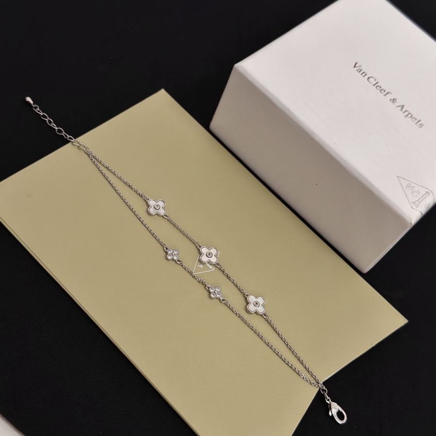 Van Cleef & Arpels Jewelry four-leaf clover bracelet, V gold level, diamond inlaid, multi-layered — AAA Quality Replica — photo 9