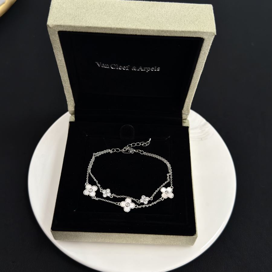 Van Cleef & Arpels Jewelry four-leaf clover bracelet, V gold level, diamond inlaid, multi-layered — AAA Quality Replica — photo 3