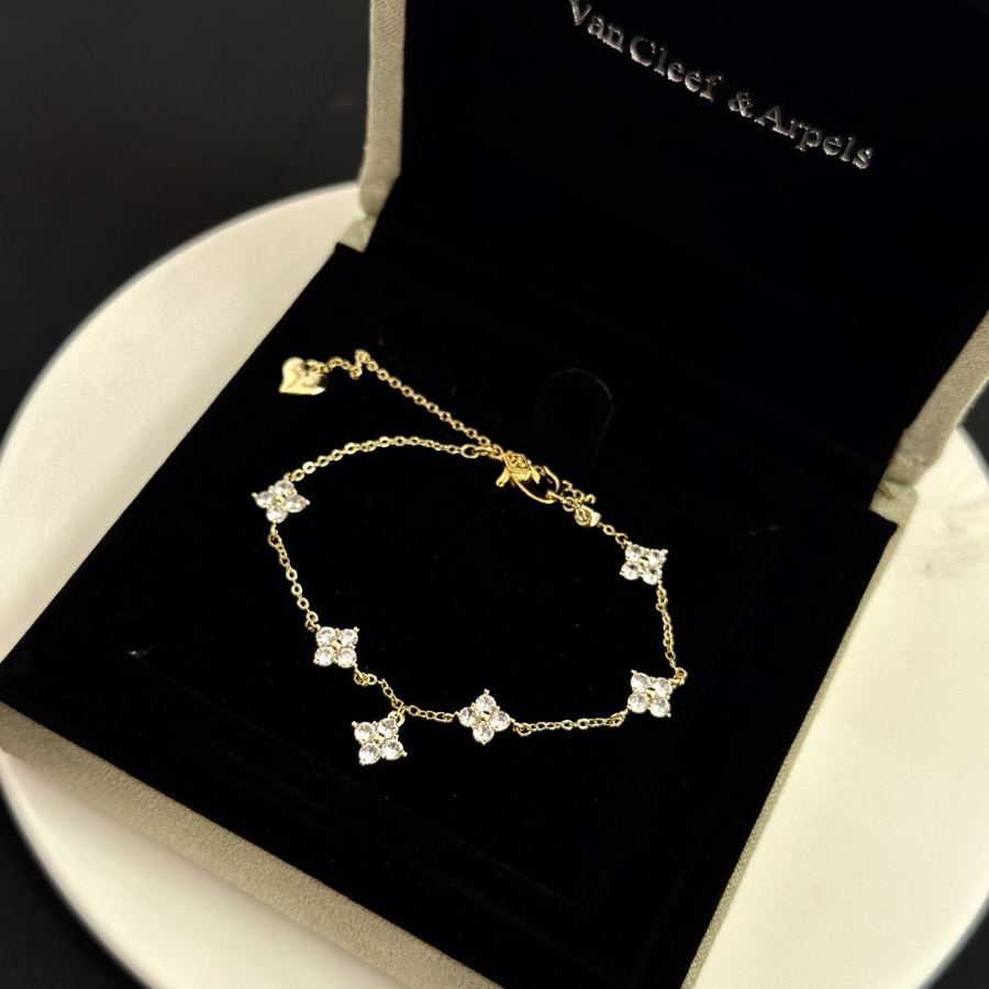 Van Cleef & Arpels Jewelry four-leaf clover bracelet, V gold level, diamond inlaid, multi-layered — 1:1 Replica For Sale — photo 7