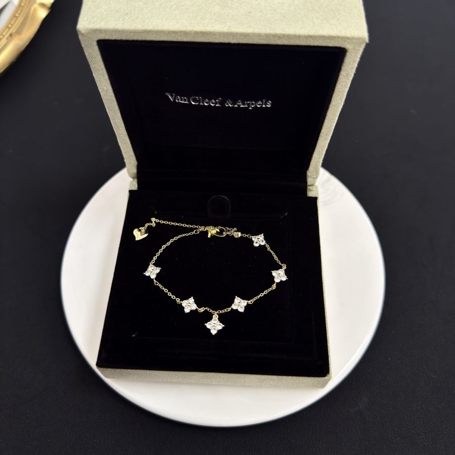 Van Cleef & Arpels Jewelry four-leaf clover bracelet, V gold level, diamond inlaid, multi-layered — 1:1 Replica For Sale — photo 6