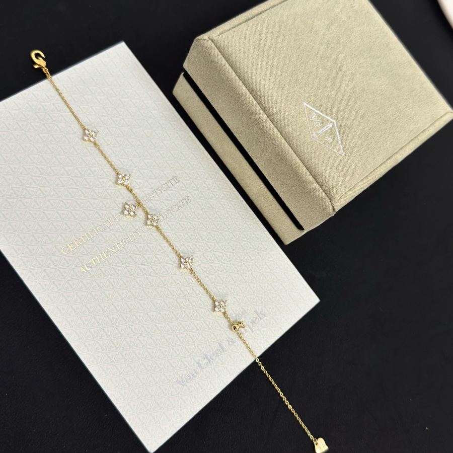 Van Cleef & Arpels Jewelry four-leaf clover bracelet, V gold level, diamond inlaid, multi-layered — 1:1 Replica For Sale — photo 8