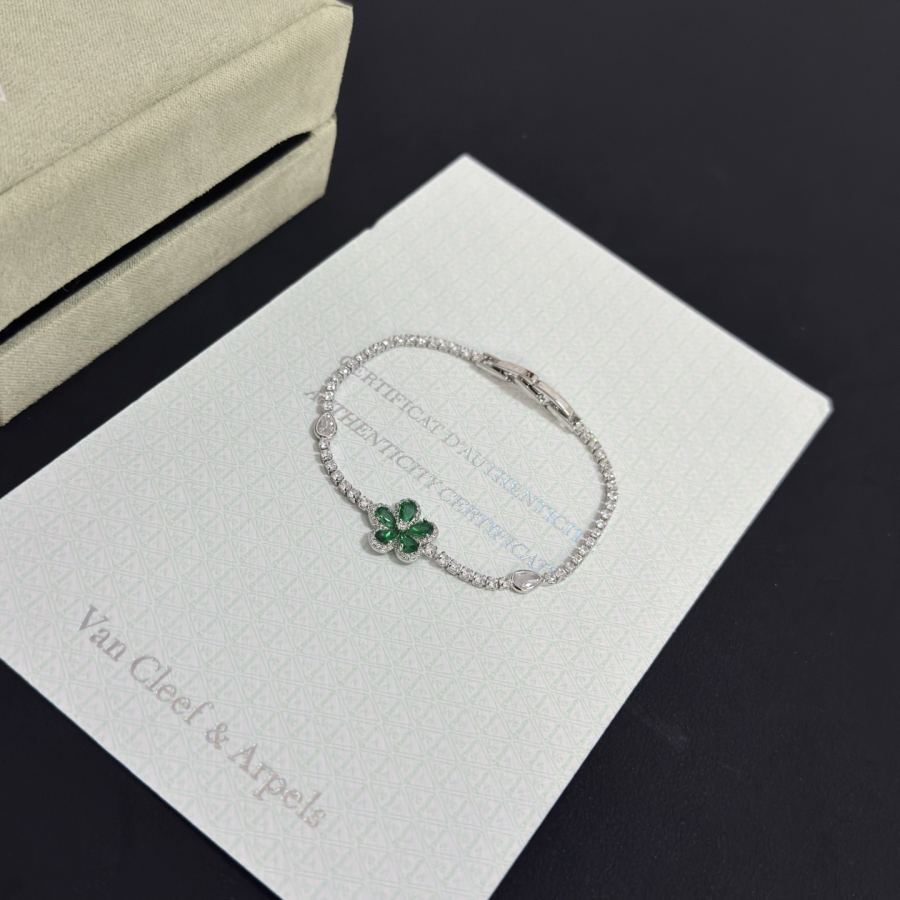 Van Cleef & Arpels Jewelry Four-Leaf Clover Bracelet V Gold Classic, Diamond Inlaid, Multi-Layered — Premium Replica — photo 7