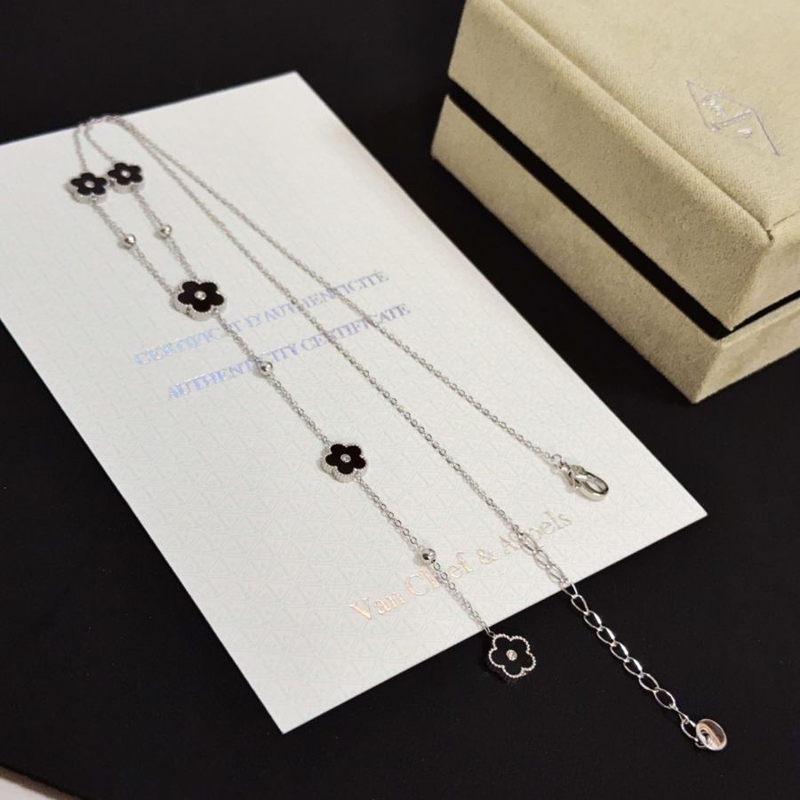 Van Cleef & Arpels Jewelry four-leaf clover necklace, classic style, multi-layered metal carving, — 1:1 Replica — photo 6