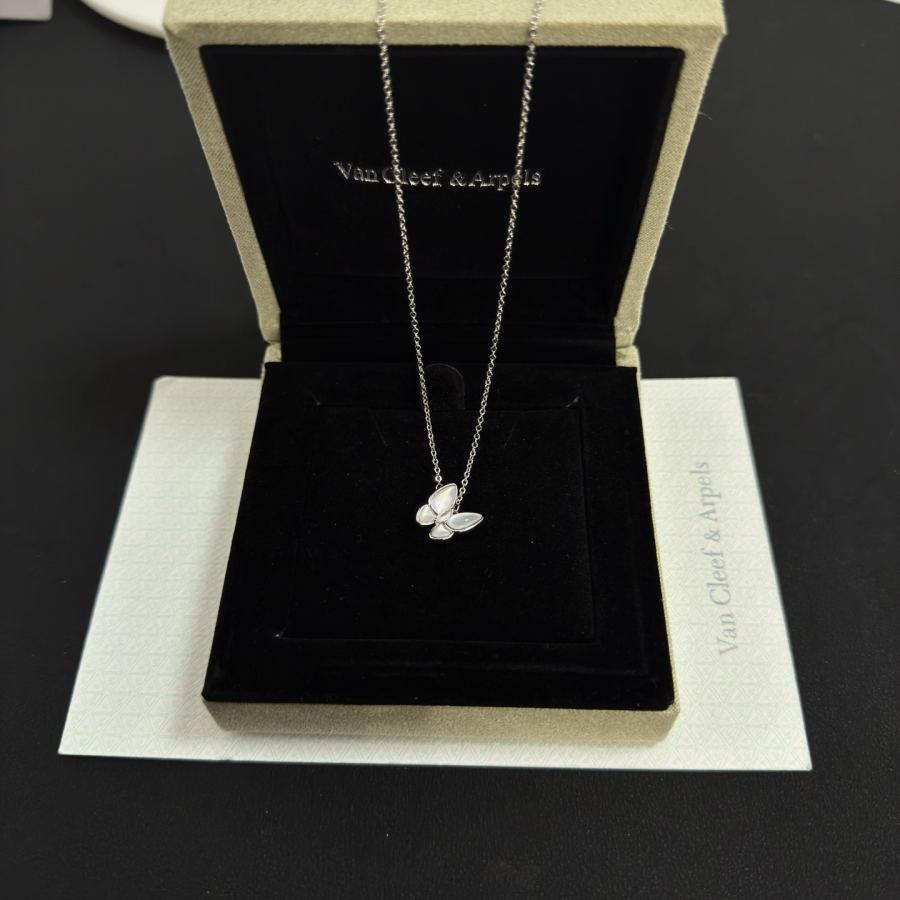 Van Cleef & Arpels Jewelry four-leaf clover necklace, classic style, multi-layered metal carving, — Premium Replica — photo 2