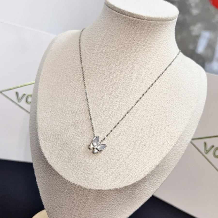 Van Cleef & Arpels Jewelry four-leaf clover necklace, classic style, multi-layered metal carving, — Premium Replica — photo 6