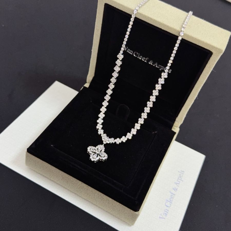 Van Cleef & Arpels Jewelry four-leaf clover necklace, classic style, multi-layered metal carving, — AAA Quality Replica — photo 5