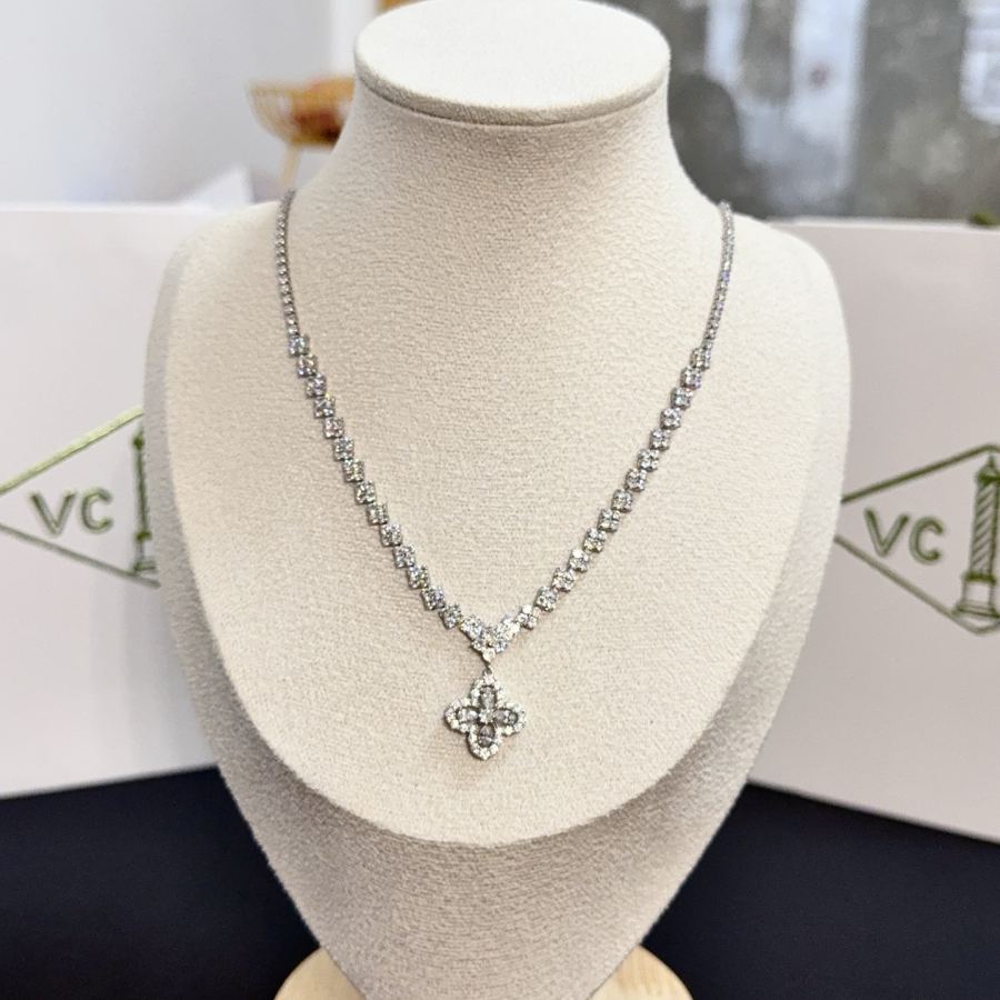 Van Cleef & Arpels Jewelry four-leaf clover necklace, classic style, multi-layered metal carving, — AAA Quality Replica — photo 4