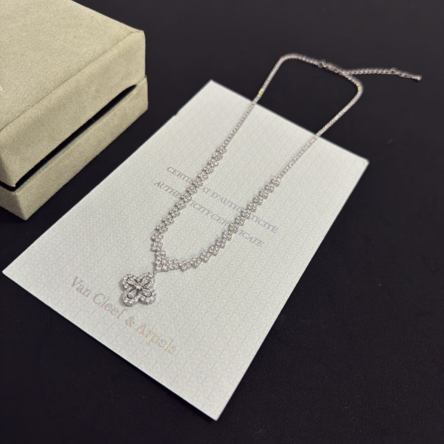 Van Cleef & Arpels Jewelry four-leaf clover necklace, classic style, multi-layered metal carving, — AAA Quality Replica — photo 8
