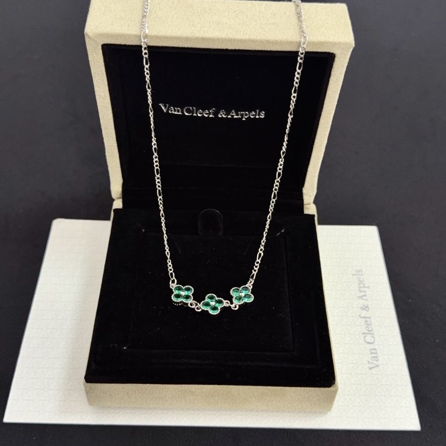 Van Cleef & Arpels Jewelry four-leaf clover necklace, classic style, multi-layered metal carving — Premium Replica — photo 3