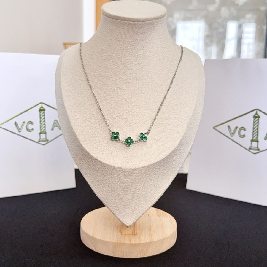 Van Cleef & Arpels Jewelry four-leaf clover necklace, classic style, multi-layered metal carving — Premium Replica — photo 4