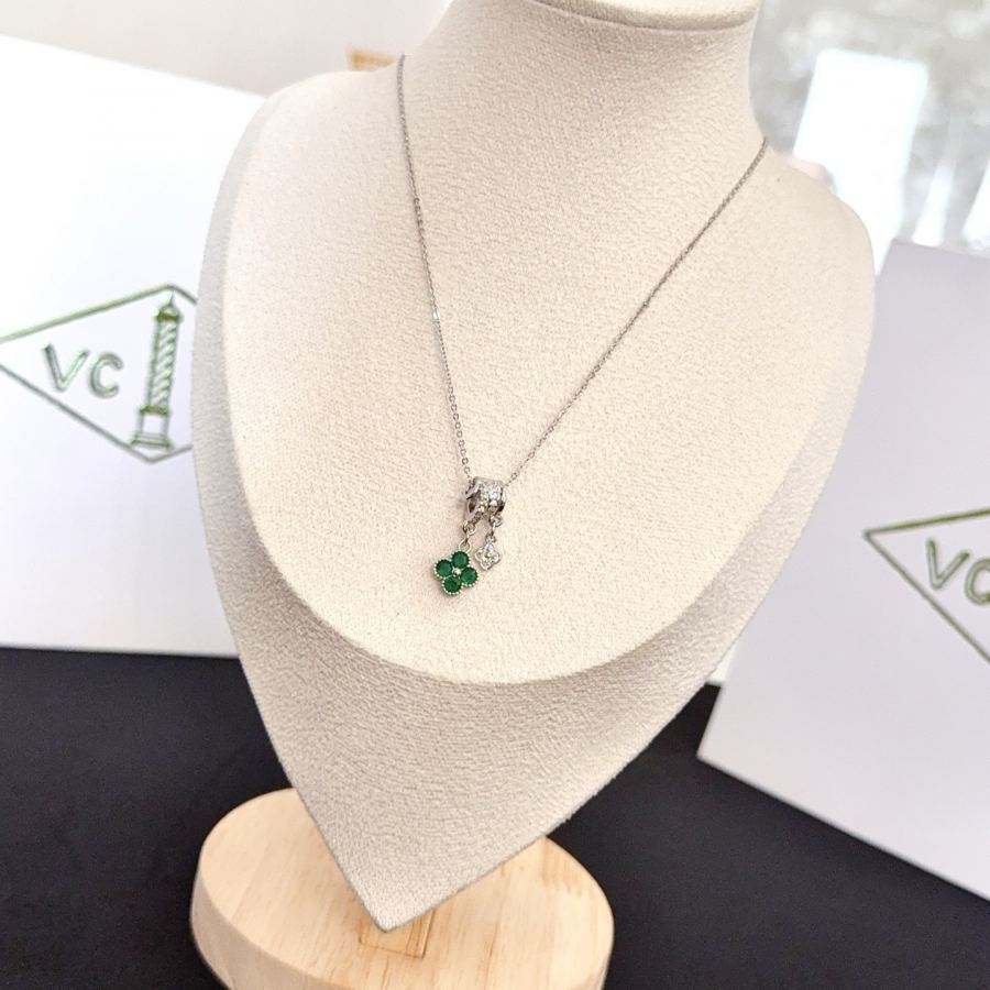 Van Cleef & Arpels Jewelry four-leaf clover necklace, classic style, multi-layered metal carving, — 1:1 Replica — photo 5