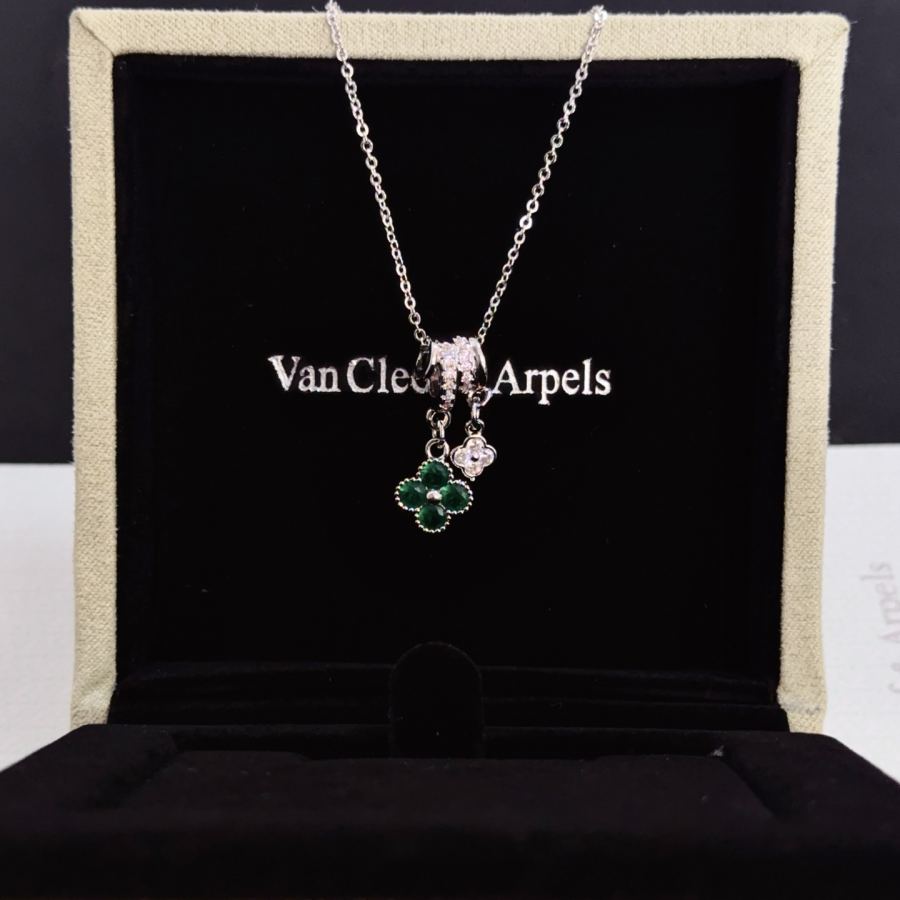 Van Cleef & Arpels Jewelry four-leaf clover necklace, classic style, multi-layered metal carving, — 1:1 Replica — photo 4