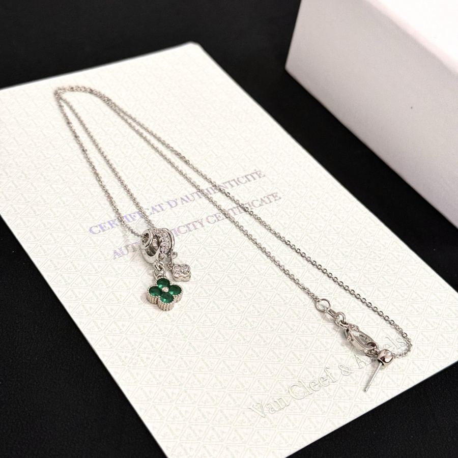 Van Cleef & Arpels Jewelry four-leaf clover necklace, classic style, multi-layered metal carving, — 1:1 Replica — photo 6
