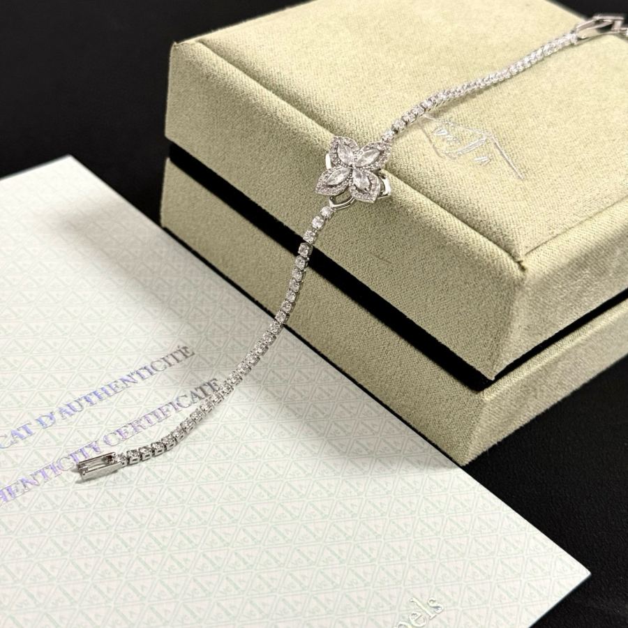 Van Cleef & Arpels Jewelry four-leaf clover bracelet, V gold level, diamond inlaid, three-dimensional — AAA Quality Replica — photo 5