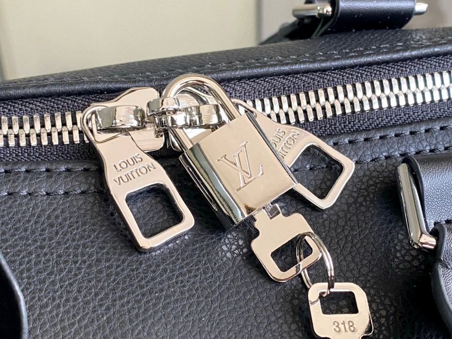 valise M12690 KEEPALL BANDOULIÈRE 50 Keepall BANDOULIÈRE Damier Salt oo 50 x 29 x 23 — 1:1 Replica For Sale — photo 9