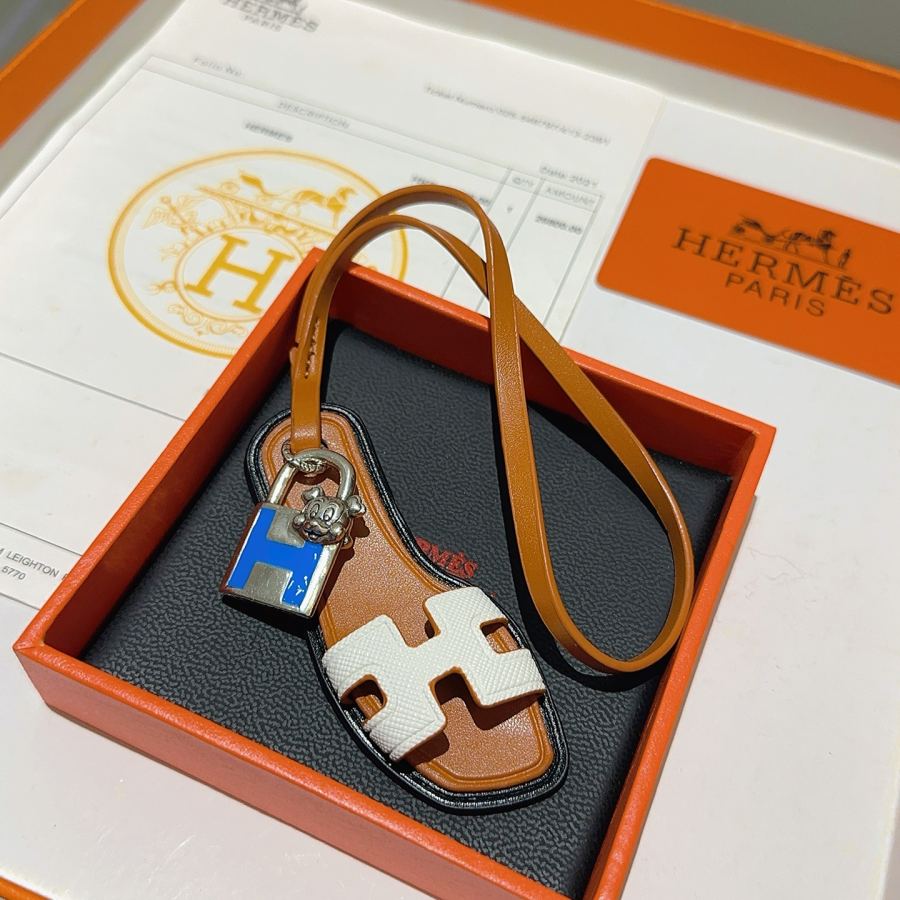 Hermes Jewelry New Hermes Keychain Hermes Charm Keychain Hermes 1:1 k Keychain — photo 2