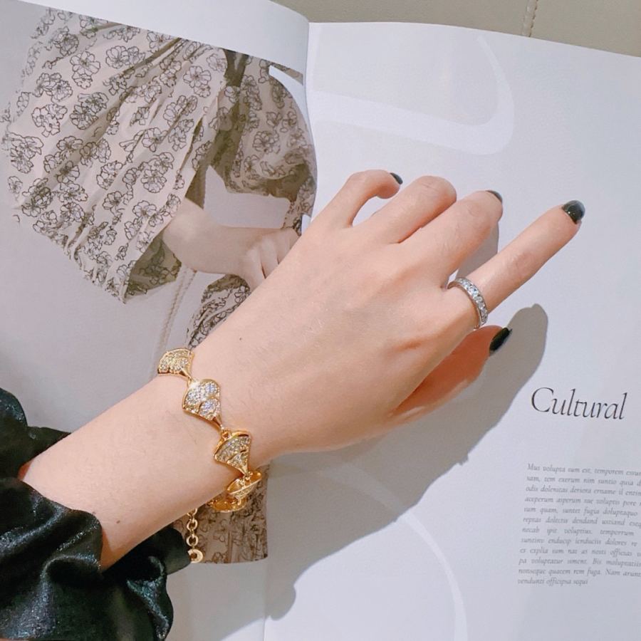 Bvlgari Jewelry Bvlgari V BVLGARI DIVAS‘ DREAM V Bvlgari — 1:1 Replica For Sale — photo 3