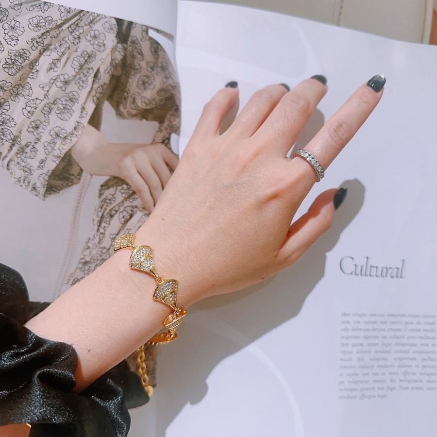 Bvlgari Jewelry Bvlgari V BVLGARI DIVAS‘ DREAM V Bvlgari — 1:1 Replica For Sale — photo 6