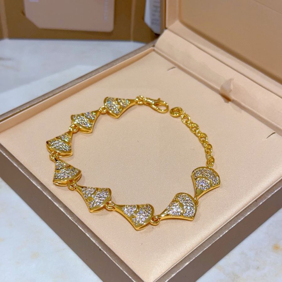 Bvlgari Jewelry Bvlgari V BVLGARI DIVAS‘ DREAM V Bvlgari — 1:1 Replica For Sale — photo 7