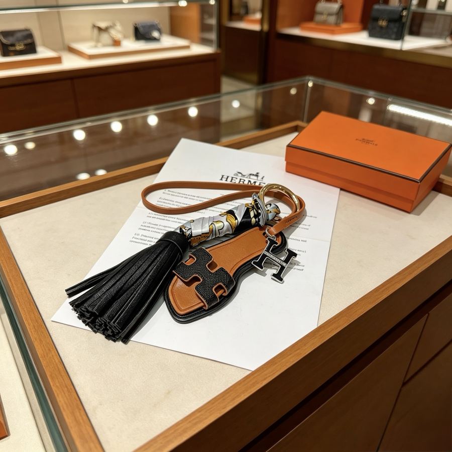 Hermes Jewelry New Hermes Keychain Hermes Charm Keychain Hermes 1:1 k Keychain — photo 5