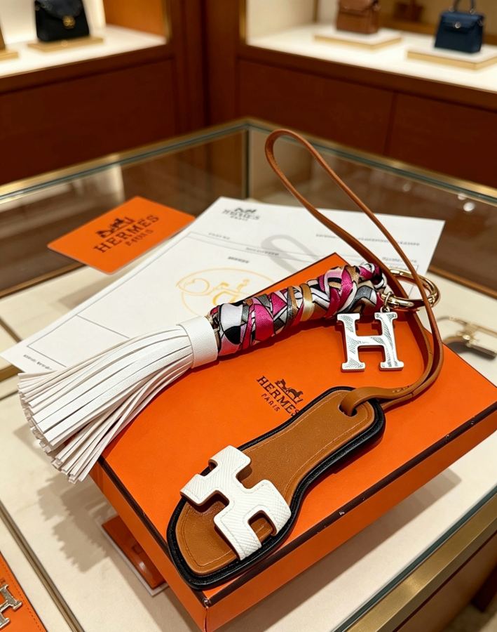 Hermes Jewelry New Hermes Keychain Hermes Charm Keychain Hermes 1:1 k Keychain — photo 2