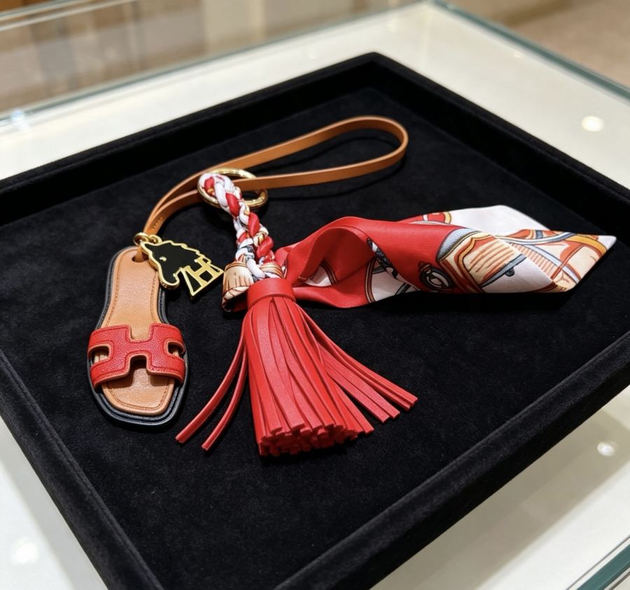 Hermes Jewelry New Hermes Keychain Hermes Charm Keychain Hermes 1:1 k Keychain — photo 8