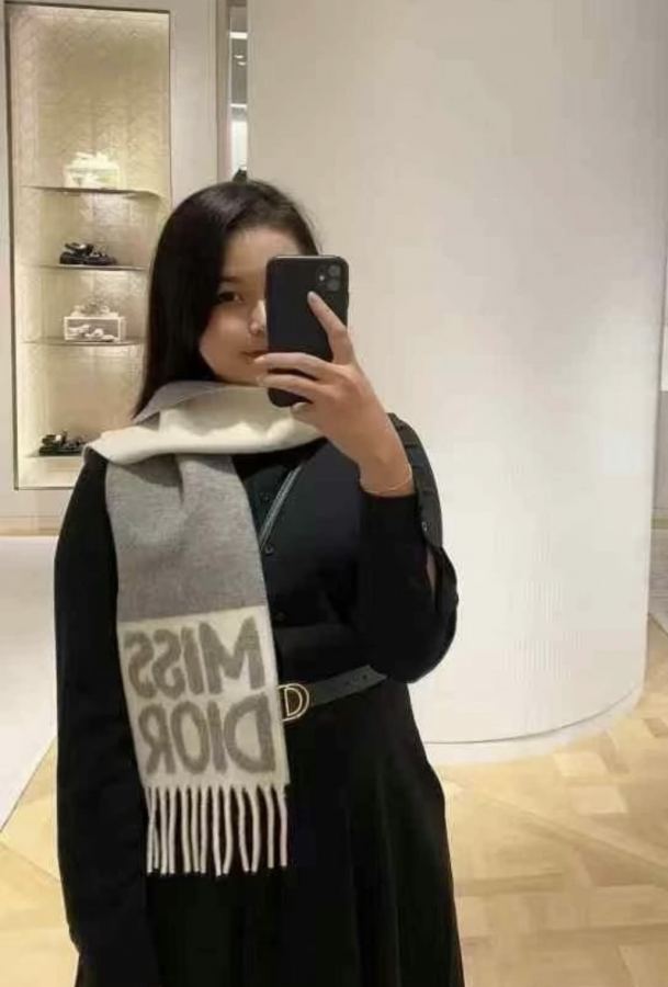 Dior scarf My goodness, I want to give everyone an amount of money! — 1:1 Replica For Sale