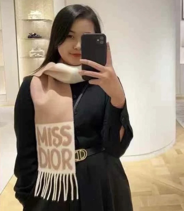 Dior scarf My goodness, I want to give everyone an amount of money! — AAA Quality Replica