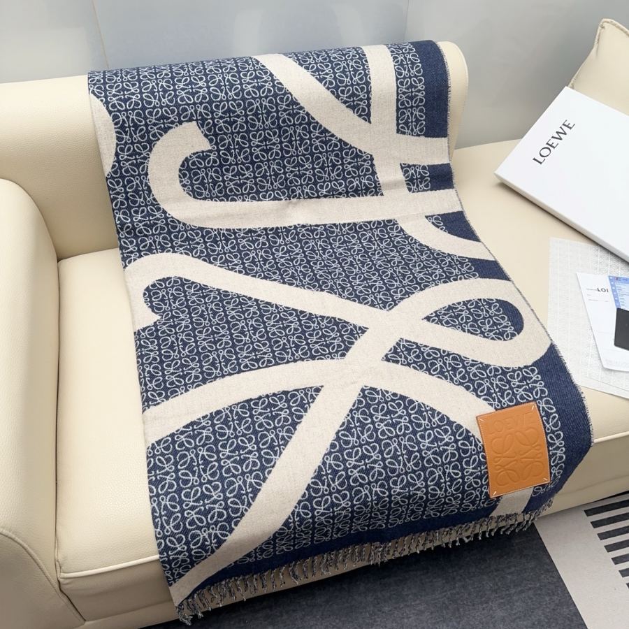 Loewe scarf Loewe2024 Khaki Green Anagram LOEWE L 24 C Loewe logo 130×140cm 2x10cm LOEWE Anagram — AAA Quality Replica — photo 4