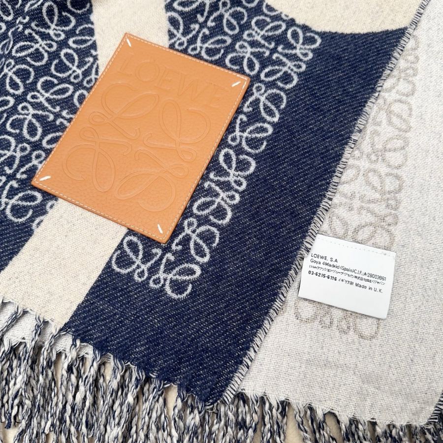 Loewe scarf Loewe2024 Khaki Green Anagram LOEWE L 24 C Loewe logo 130×140cm 2x10cm LOEWE Anagram — AAA Quality Replica — photo 6