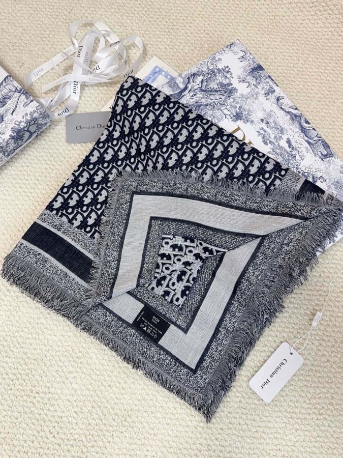 dior glasses Dior shawl Classic letters with the gorgeous texture of silk and wool blends, it goes — 1:1 Replica — photo 4