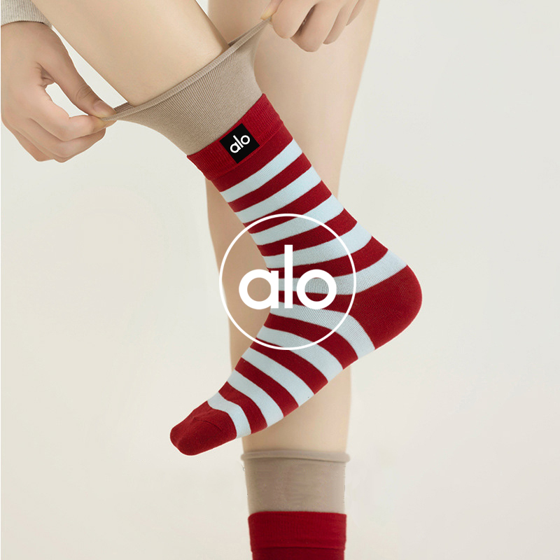 Alo accessories aloyoga Contrast Color Splicing Socks Medium Simple Socks Versatile Simple Pile — 1:1 Replica — photo 2