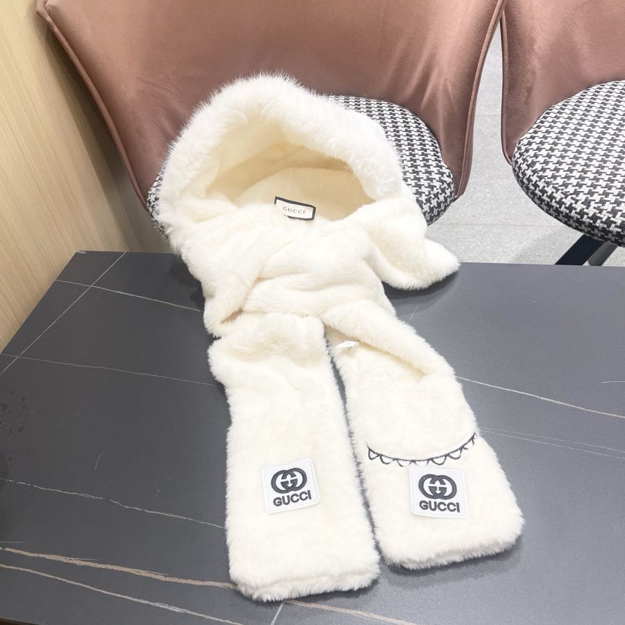 gucci scarf GUCCI winter plush thickened hat, scarf and gloves three-piece set to keep warm — Premium Replica — photo 10