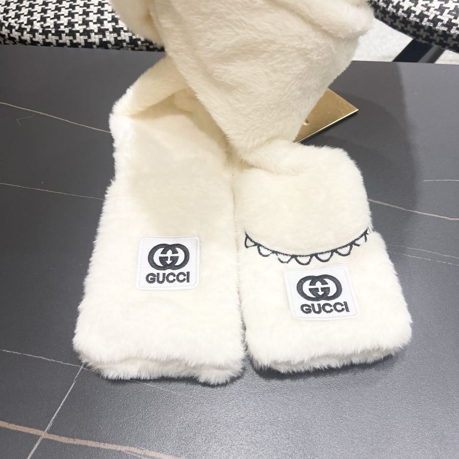 gucci scarf GUCCI winter plush thickened hat, scarf and gloves three-piece set to keep warm — Premium Replica — photo 8