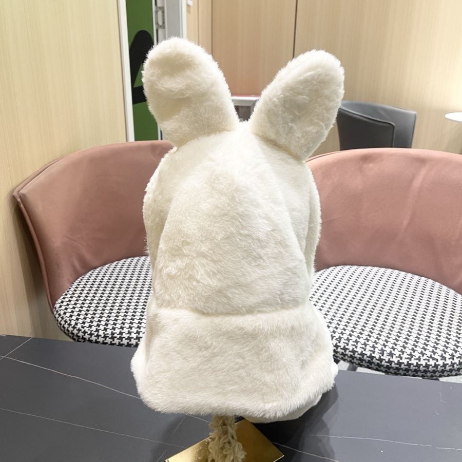 gucci scarf GUCCI winter plush thickened hat, scarf and gloves three-piece set to keep warm — Premium Replica — photo 9