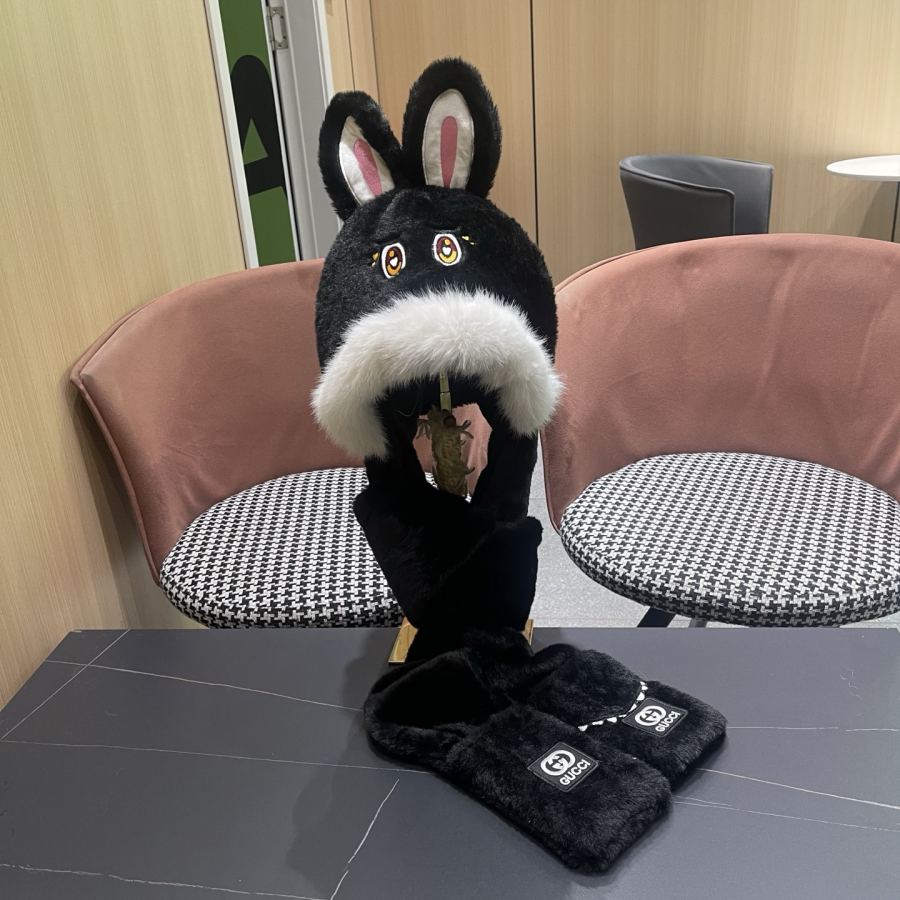 gucci scarf GUCCI winter plush thickened hat, scarf and gloves three-piece set to keep warm — AAA Quality Replica — photo 3