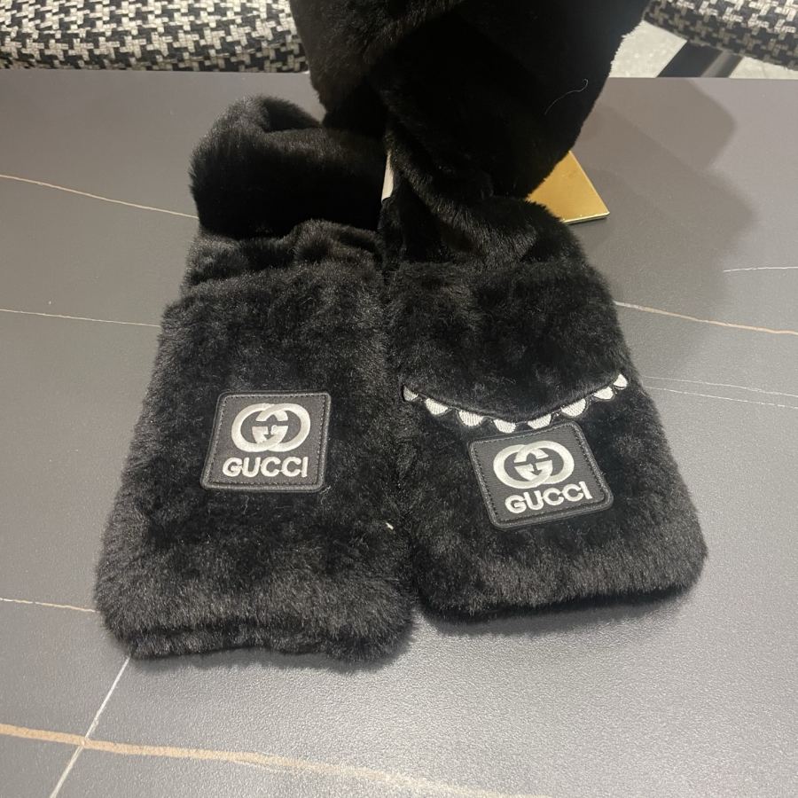 gucci scarf GUCCI winter plush thickened hat, scarf and gloves three-piece set to keep warm — AAA Quality Replica — photo 8