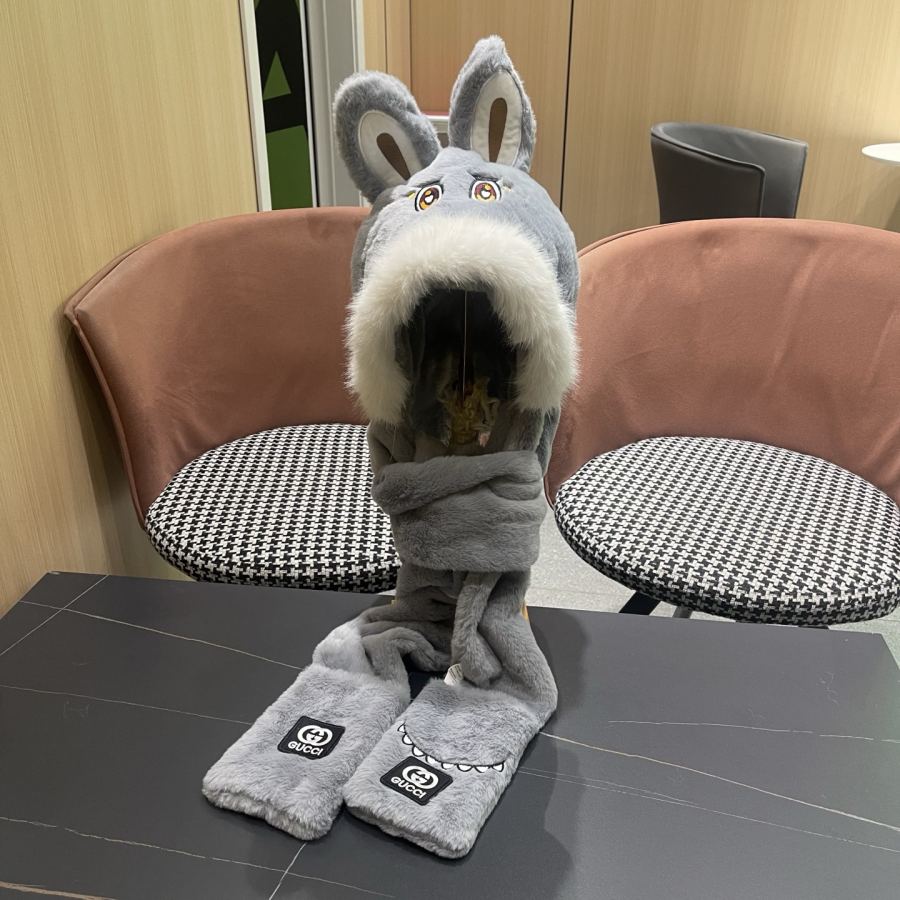 gucci scarf GUCCI winter plush thickened hat, scarf and gloves three-piece set to keep warm — Premium Replica — photo 2