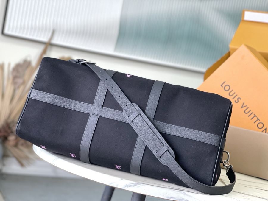 valise M13966 Pharrell Williams LV Blason Keepall Bandouliere50 LV 50 × 29 × 23 cm — 1:1 Replica For Sale — photo 4
