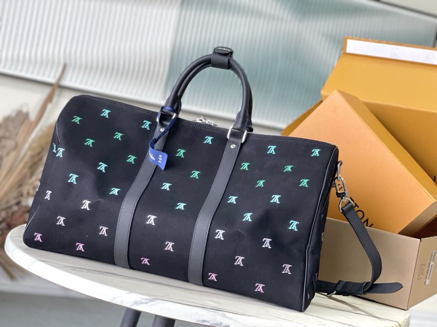 valise M13966 Pharrell Williams LV Blason Keepall Bandouliere50 LV 50 × 29 × 23 cm — 1:1 Replica For Sale — photo 3